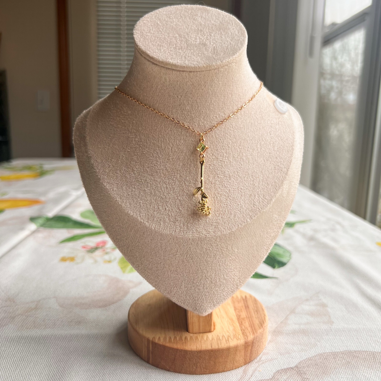 Novelty Peridot Rose Dangle Necklace, Spring Rose Casual Fun Drop Necklace